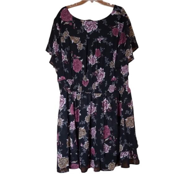 Torrid Floral V Neck Ruched Dress size 4 - Picture 2 of 11